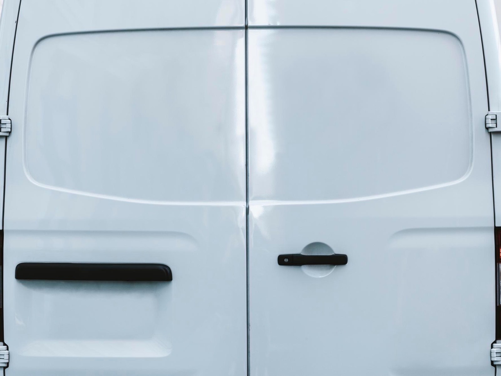 Emergency electrician in Los Angeles: A+ Electric & Plumbing service van on a 24/7 emergency call.