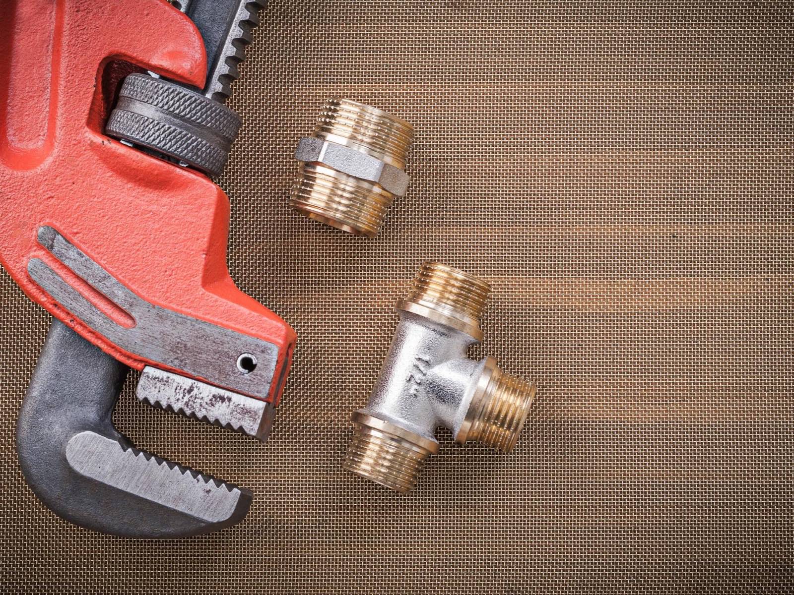 Emergency plumber in Los Angeles: A+ Electric & Plumbing service van on a 24/7 emergency call.