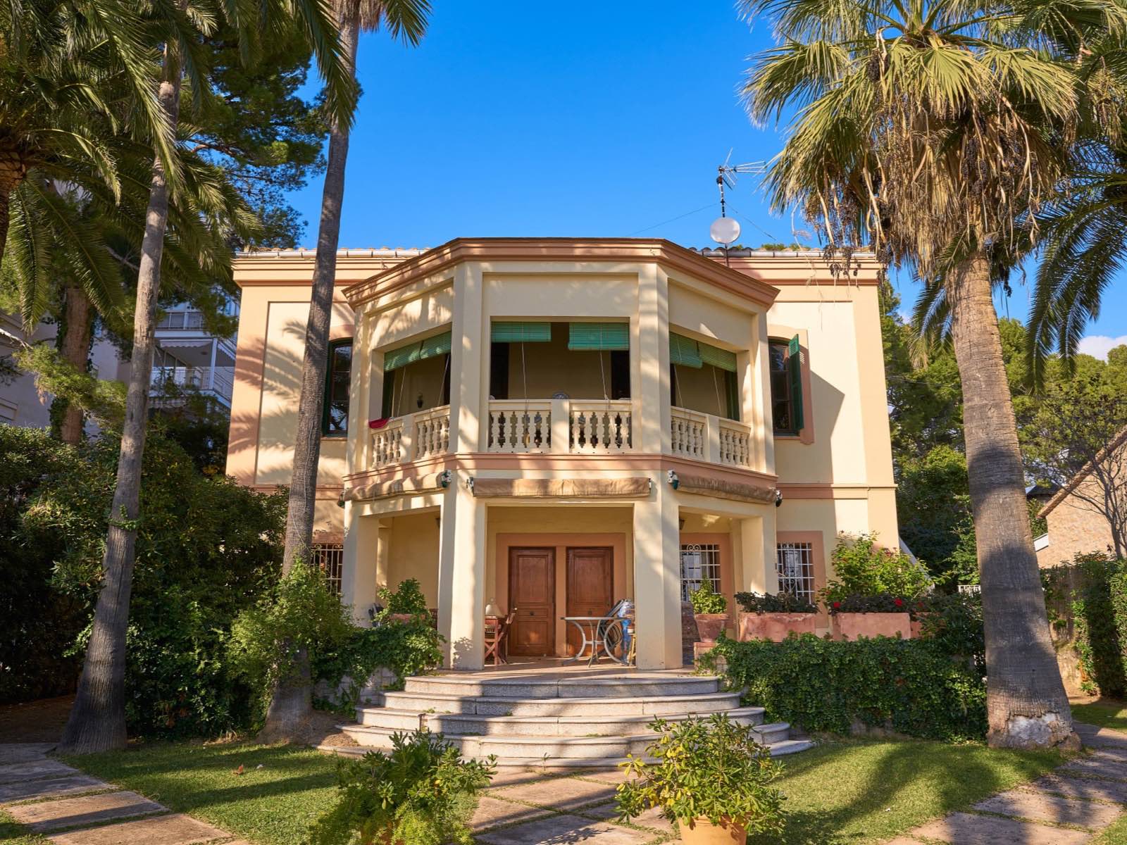 Home in North Hollywood served by A+ Electric & Plumbing, a licensed electrician and plumber in the Los Angeles area.